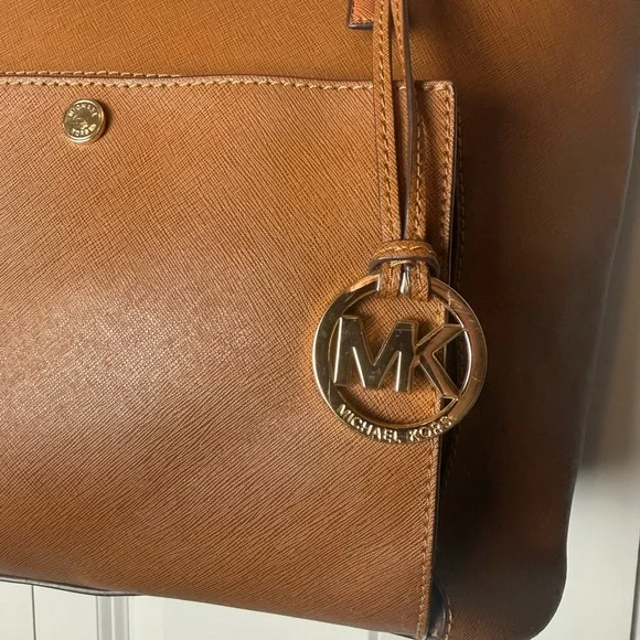 Micheal Kors jet set tote - Picture 4 of 15